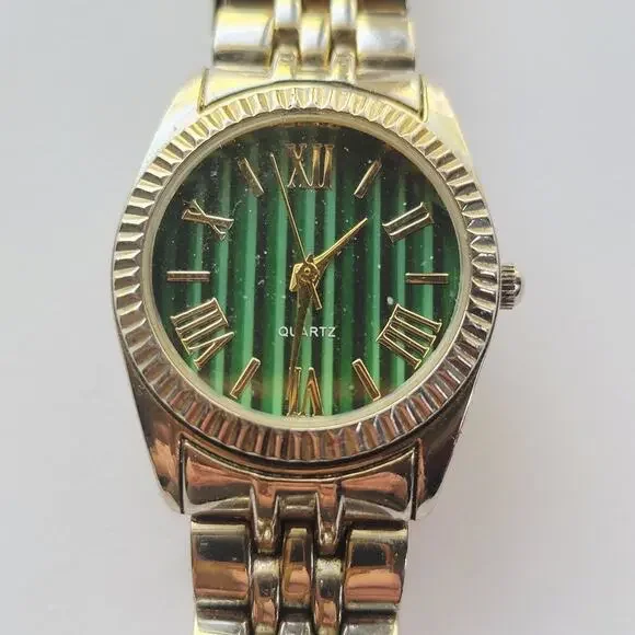 Vintage Watches Green Dial Gold Tone Bracelet Roman Numeral Quartz Watch - Picture 14 of 16